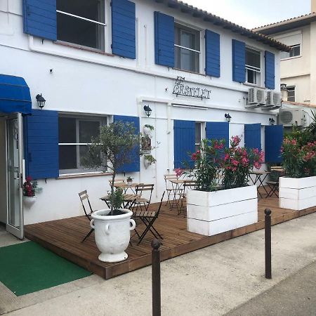 Le Castelet Hotel Сен Мари де ла Мер Екстериор снимка