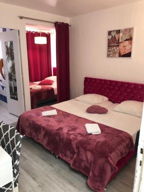 Le Castelet Hotel Сен Мари де ла Мер Екстериор снимка
