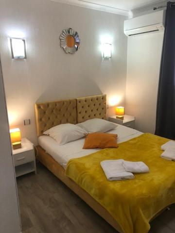 Le Castelet Hotel Сен Мари де ла Мер Екстериор снимка