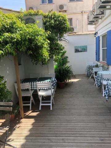 Le Castelet Hotel Сен Мари де ла Мер Екстериор снимка