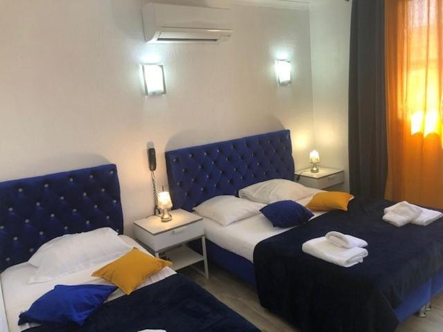 Le Castelet Hotel Сен Мари де ла Мер Екстериор снимка