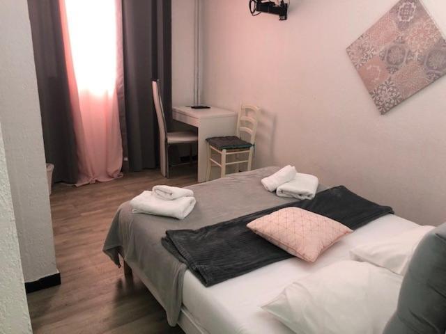 Le Castelet Hotel Сен Мари де ла Мер Екстериор снимка