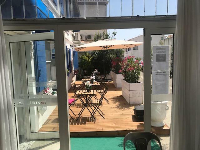 Le Castelet Hotel Сен Мари де ла Мер Екстериор снимка