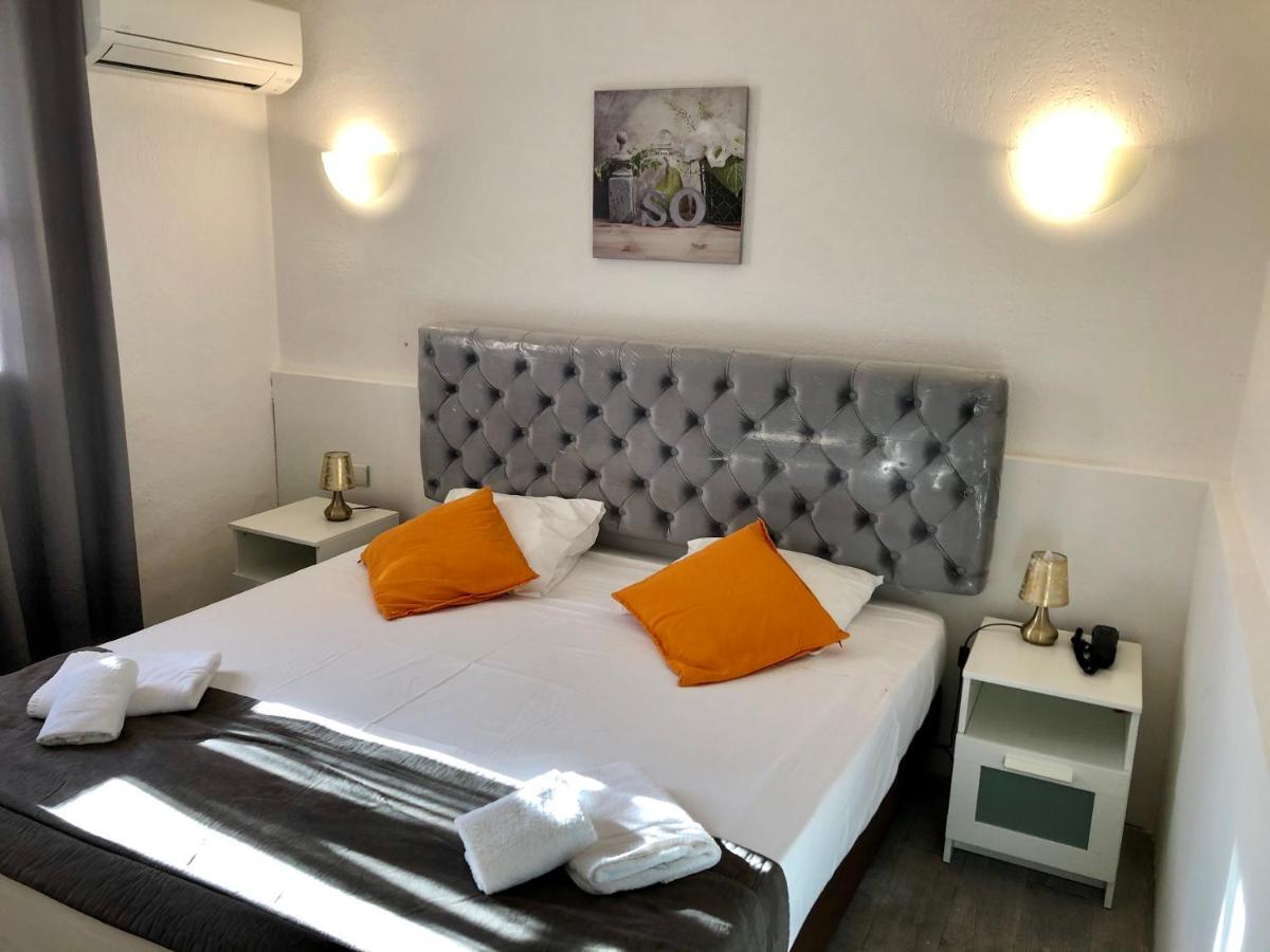 Le Castelet Hotel Сен Мари де ла Мер Екстериор снимка